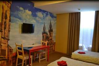 Гостиница Вокруг света Екатеринбург Место в трехместном номере с тремя односпальными кроватями-2