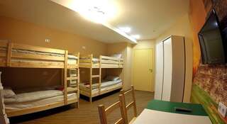 Гостиница Вокруг Света Екатеринбург Двухъярусная кровать в общем номере для мужчин и женщин с 4 кроватями-1
