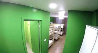 Гостиница Вокруг Света Екатеринбург Спальное место на двухъярусной кровати в общем номере для мужчин-2